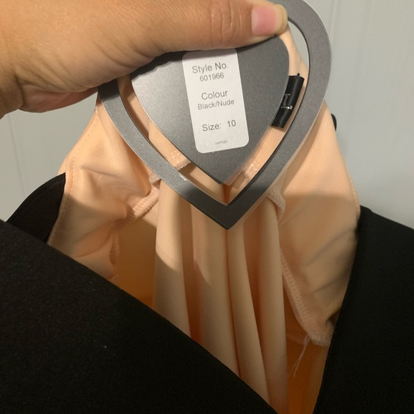 Never worn, low v-neck super cute dress - Picture 4 of 6